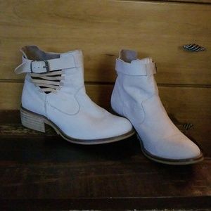 Subtle SW style pull-on booties